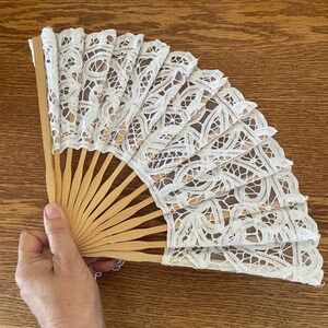 Vintage Heritage Lace Lady Mary White Hand Fan Wedding Battenburg 19" x 10"